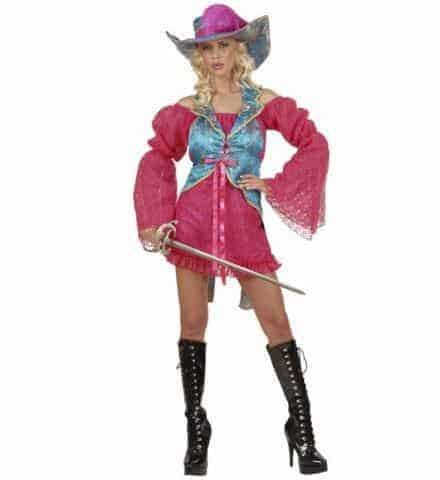 Femme mousquetaire