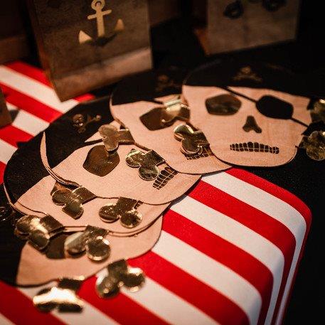 SET DE SERVIETTES PIRATES (16 serviettes 33 x 33 cm)