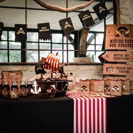 SACS CADEAU THÈME PIRATE (Pack 4 sacs en kraft)
