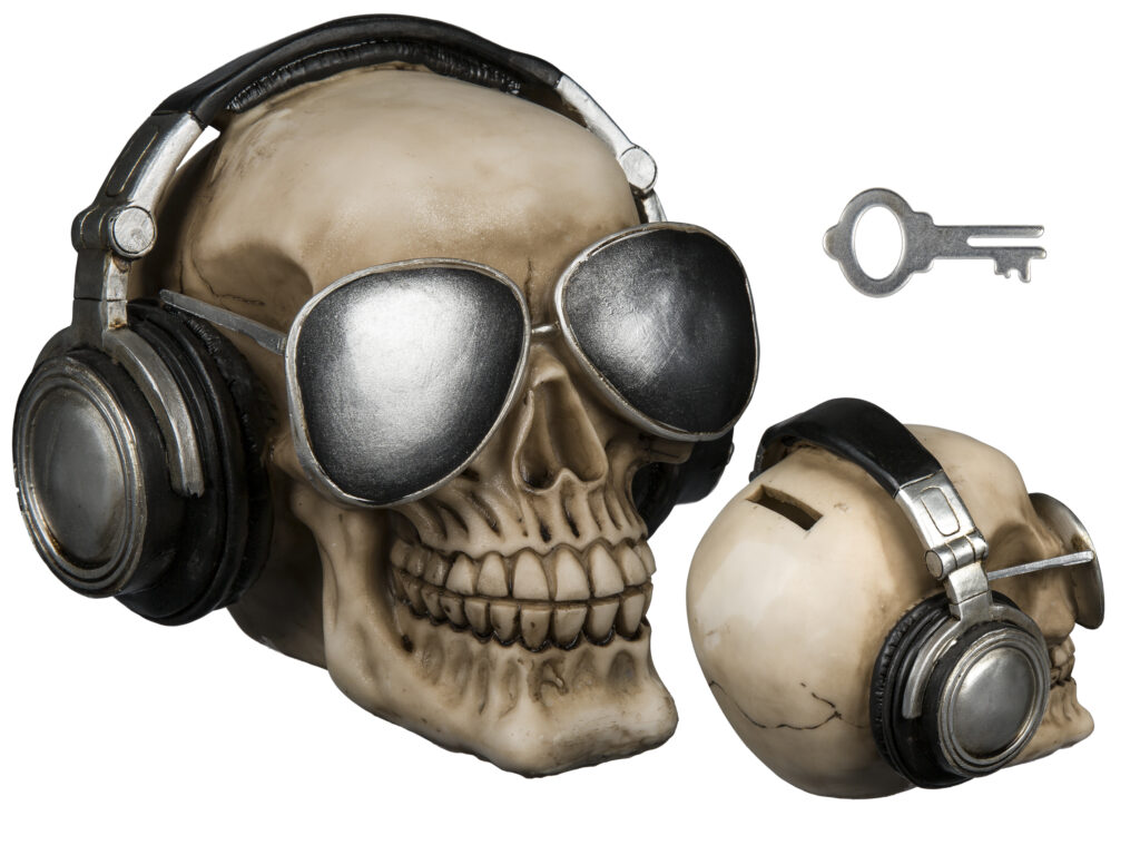 TIRELIRE TÊTE DE MORT ZIK (Modèle casque 16 x 13 cm)