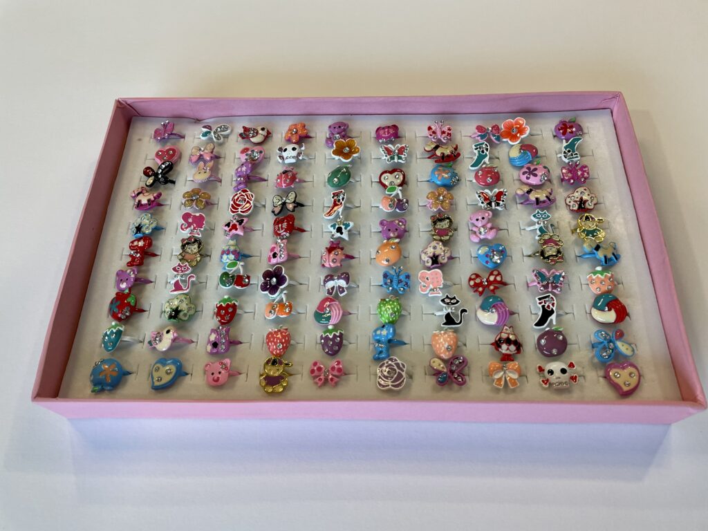 BOITE BAGUES FANTAISIES (Coffret 100 bagues métal)